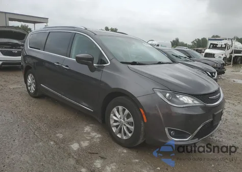 2018 Chrysler Pacifica Touring L Plus z USA, uszkodzony, nr VIN 2C4RC1EG7JR113929